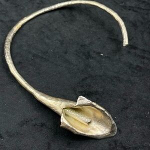 Dolce vita calla lily choker